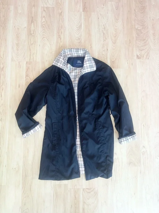 Burberry Black Spring Coat with Beige Check Lining - Picture 3 of 8